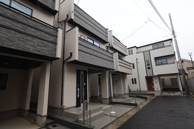 《仲介手数料無料》中央区鈴谷７丁目10新築一戸建てハートフルタウンの外観|撮影日 2026年6月25日 13:00 雨