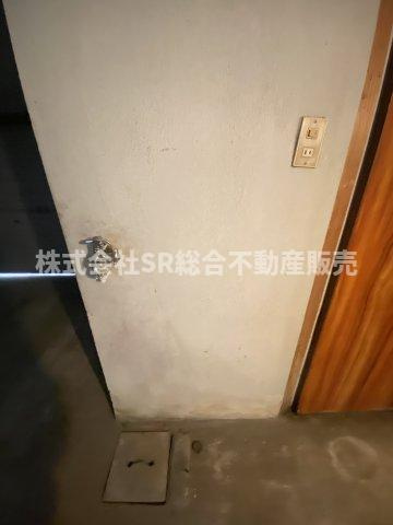 池島町4丁目中古テラスハウスの設備|車庫に洗濯機置場がございます！