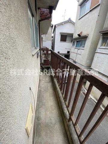 池島町4丁目中古テラスハウスのバルコニー|バルコニーは全部で3面にあります！