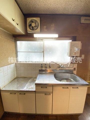 池島町4丁目中古テラスハウスのキッチン|明るくて使いやすいキッチンです！