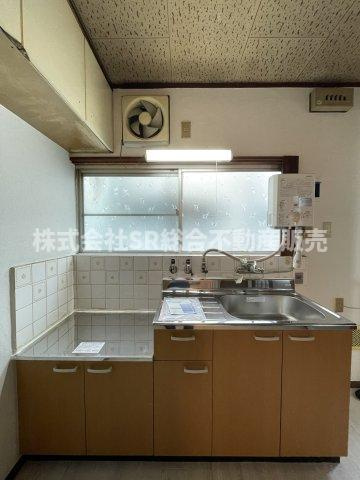 池島町4丁目中古テラスハウスのキッチン|明るくて使いやすいキッチンです！新調されたばかりです♪