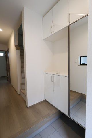 《仲介手数料無料》中央区鈴谷７丁目10新築一戸建てハートフルタウンの玄関