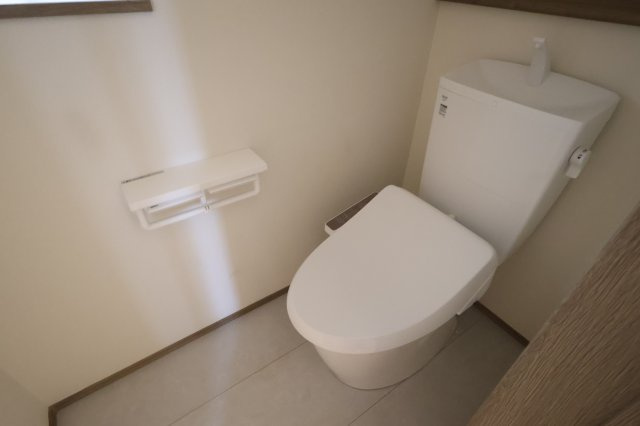 《仲介手数料無料》中央区鈴谷７丁目10新築一戸建てハートフルタウンのトイレ