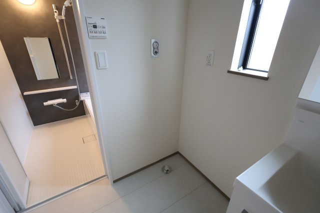 《仲介手数料無料》中央区鈴谷７丁目10新築一戸建てハートフルタウンのランドリースペース