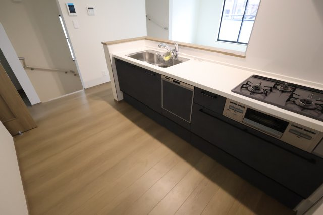 《仲介手数料無料》中央区鈴谷７丁目10新築一戸建てハートフルタウンのキッチン