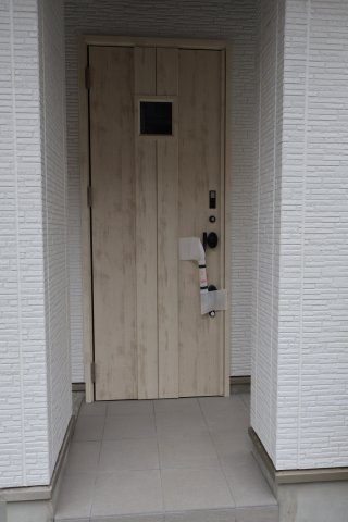 《仲介手数料無料》中央区鈴谷７丁目10新築一戸建てハートフルタウンの玄関