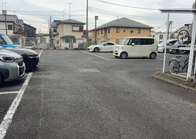 【駐車場】 | サンライズステージ淵野辺Ⅰ | 駐車場と明記されていても、最小スペースでつくられた駐車場だと大型車は駐車できなかったり、出入りしにくくなったりする可能性があります。お車のサイズと購入したい物件の駐車場のサイズを現地で確認しましょう。