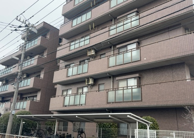 【構造・工法・仕様】 | サンライズステージ淵野辺Ⅰ | ＲＣ造、Reinforced Concreteは直訳すると補強されたコンクリートです。主に柱や梁・床・壁が鉄筋とコンクリートで構成おり、鉄筋を組んだ型枠にコンクリートを流し込んで固めたものを指します。