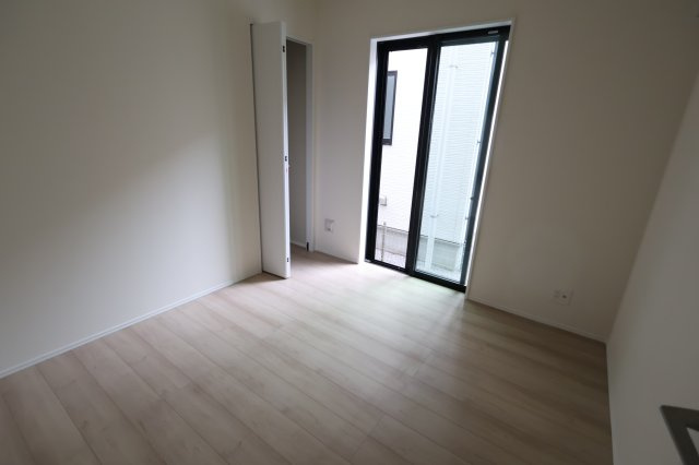《仲介手数料無料》中央区鈴谷７丁目10新築一戸建てハートフルタウンの洋室|1階 4.5帖