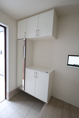 《仲介手数料無料》中央区鈴谷７丁目10新築一戸建てハートフルタウンの玄関