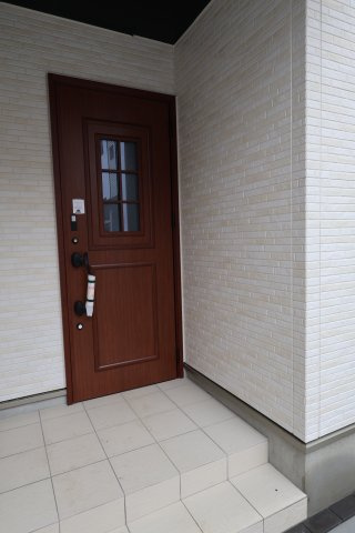 《仲介手数料無料》中央区鈴谷７丁目10新築一戸建てハートフルタウンの玄関