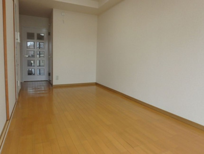 【居間・リビング】 | アーバンコートサカスⅢ | ゆったり過ごせる居間です