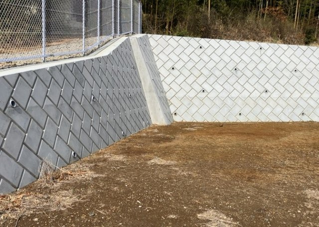 【外観】 | 家を建てる前提で土地を探している場合、地盤の丈夫さは譲れない条件の一つです。地盤が脆弱だと追加工事が必要となります。また、過去に地盤沈下や液状化現象を起こした土地は、できるだけ避けた方がいいでしょう。