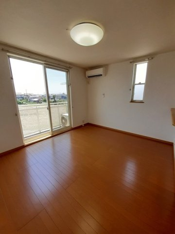 シャルマンプラースⅠ　　刈谷市近郊の賃貸はクラスホーム刈谷店の居間・リビング|ゆったりとしたリビングです