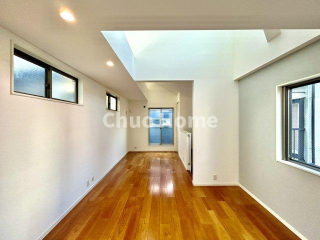 江戸川区松江5丁目中古住宅の居間・リビング|リビングダイニング