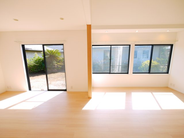 大網白里市みどりが丘4　中古戸建の居間・リビング|フルリノベーション済令和7年12月 4SLDK リビング約18帖床暖房　上下水都市ガス 駐車2台可能