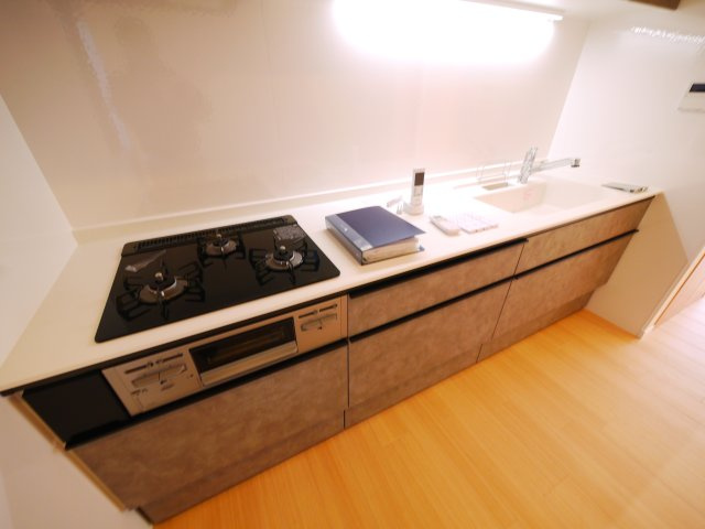 大網白里市みどりが丘4　中古戸建のキッチン|フルリノベーション済令和7年12月 4SLDK リビング約18帖床暖房　上下水都市ガス 駐車2台可能