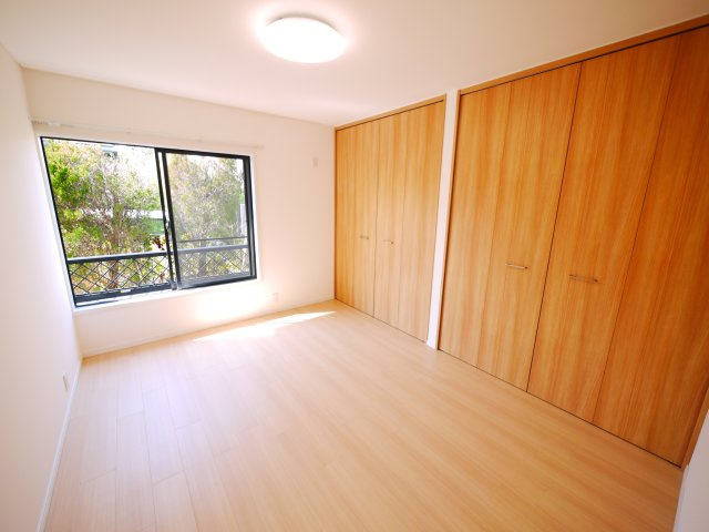 大網白里市みどりが丘4　中古戸建の洋室|フルリノベーション済令和7年12月 4SLDK リビング約18帖床暖房　上下水都市ガス 駐車2台可能