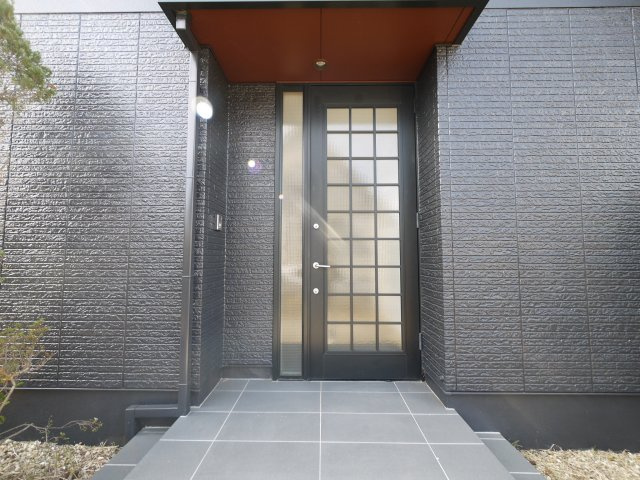 大網白里市みどりが丘4　中古戸建の玄関|フルリノベーション済令和7年12月 4SLDK リビング約18帖床暖房　上下水都市ガス 駐車2台可能