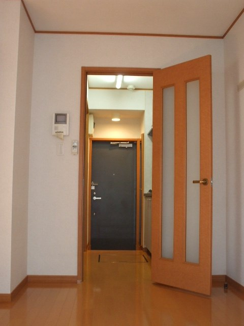 ハイツNANAの玄関