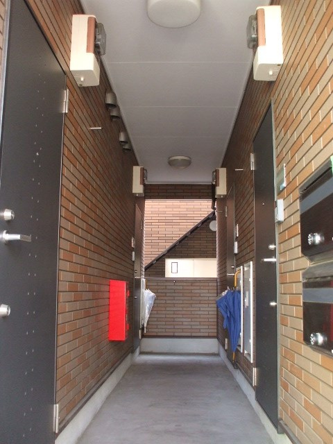 ハイツNANAのエントランス