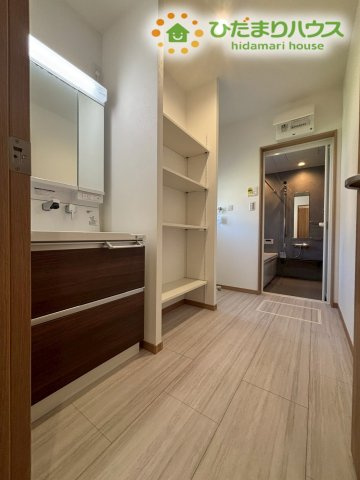鴻巣市屈巣　第3期　新築一戸建て　ワイウッドコート　03の独立洗面台
