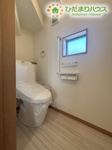 鴻巣市屈巣　第3期　新築一戸建て　ワイウッドコート　03のトイレ