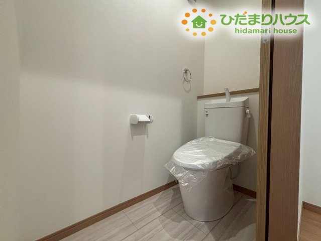 鴻巣市屈巣　第3期　新築一戸建て　ワイウッドコート　03のトイレ