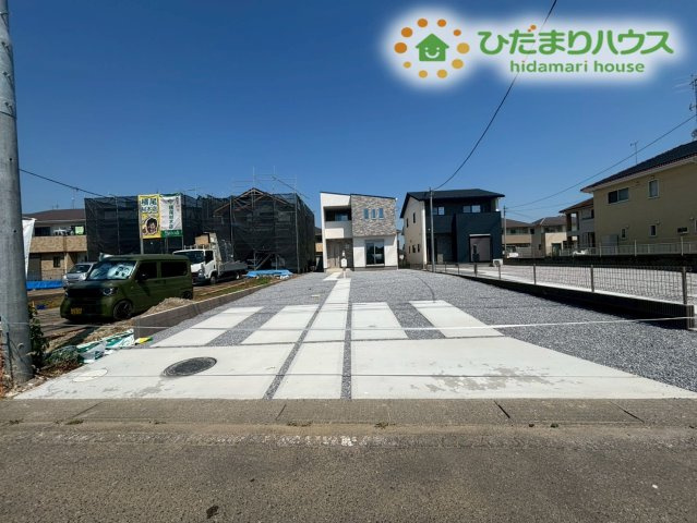 鴻巣市屈巣　第3期　新築一戸建て　ワイウッドコート　03の駐車場