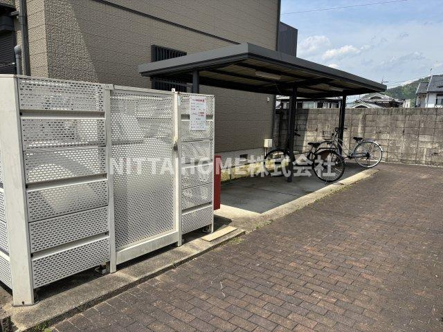 ラフォーレ柏原のその他共用部分|屋根付きの駐輪場もあります◎