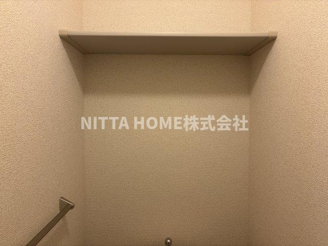 ラフォーレ柏原の収納|トイレ上部に収納棚がついています◎