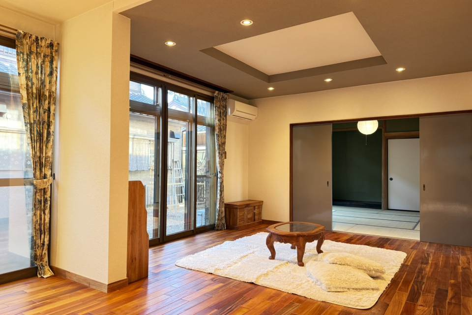 東幸町東明戸建の居間・リビング