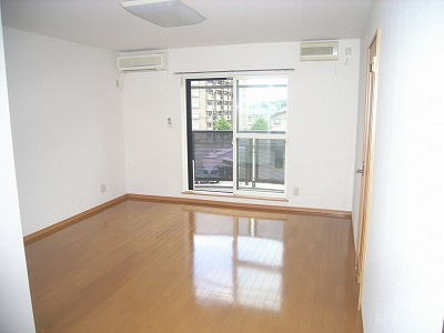 ピュアライフ新白河Ⅱ棟の居間・リビング