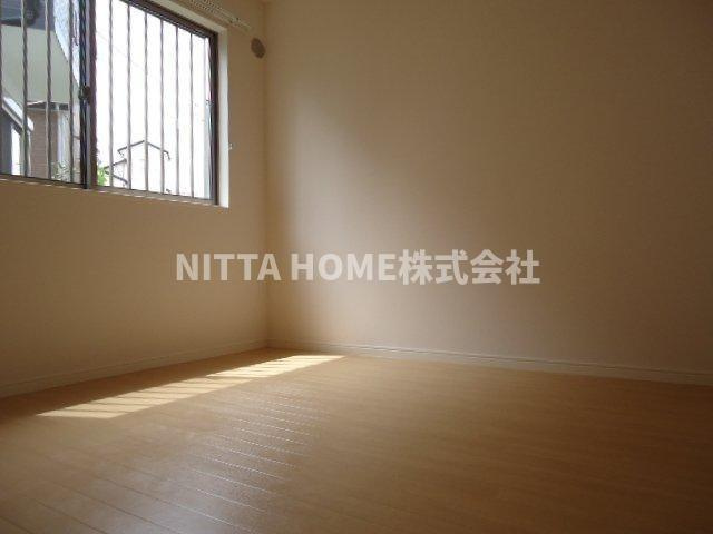 クローバーの内装|６．６帖の洋室です＊