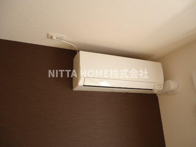 クローバーの内装|リビングにエアコン設置済み!!