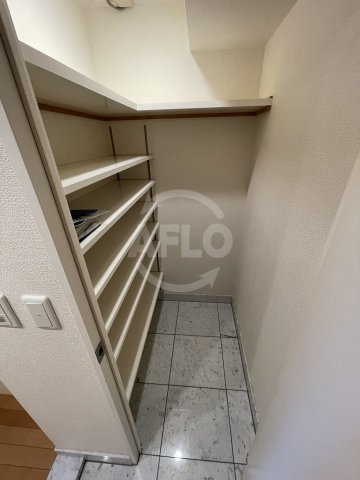 アーデンタワー北堀江の収納|アーデンタワー北堀江　シューズインクローゼット