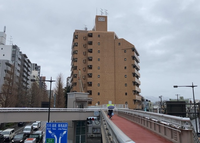 【外観】 | ライオンズマンション西八王子第二 | 隣家の土地はどうなっているのか、生活利便施設が近くにあるのか、学校まで近いかなど、お客様のライフスタイルにあわせたイメージが重要です。また、近くにあると困る施設が近くにないかも確認するといいでしょう。