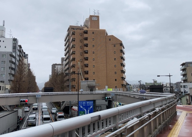【外観】 | ライオンズマンション西八王子第二 | 外観はマンション管理がされているかの目安になります。築年数が古いと、壁面は劣化してひび割れが生じることも！建物が古びていても細かいところが修繕されていると、きちんと管理されているなぁと感じるでしょう。