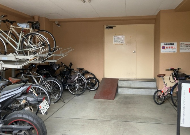 【駐車場】 | ライオンズマンション西八王子第二 | 車一台あたりに必要なスペースは、標準サイズの普通自動車で横幅2m50cm、長さ5mは必要になります。ただし、乗降のことも考慮して横幅3m30cm、長さ5m50cmほどは確保できるところを選びましょう。