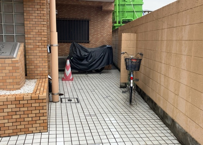 【駐車場】 | ライオンズマンション西八王子第二 | 駐車場と明記されていても、最小スペースでつくられた駐車場だと大型車は駐車できなかったり、出入りしにくくなったりする可能性があります。お車のサイズと購入したい物件の駐車場のサイズを現地で確認しましょう。