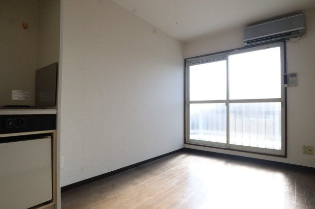 正雀木島マンションの居間・リビング