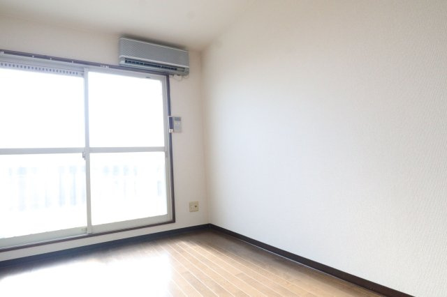 正雀木島マンションの居間・リビング