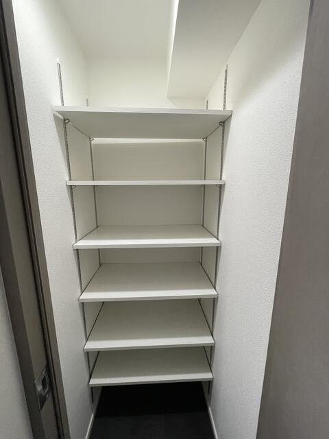 クレストコート中板橋の収納|可動棚付きで収納力良好