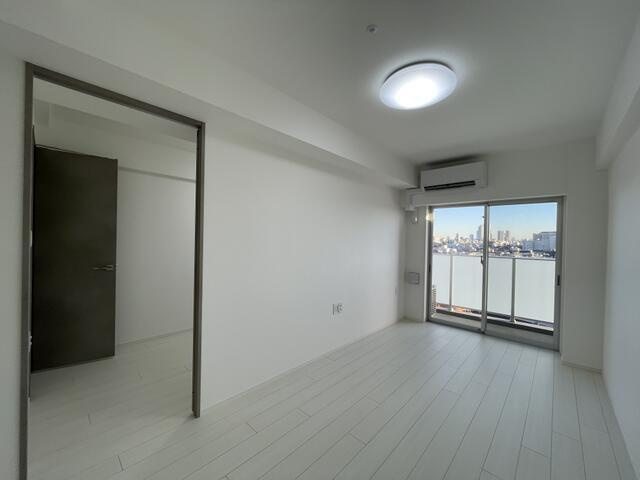 クレストコート中板橋の居間・リビング|開放感ある明るいLDK空間 