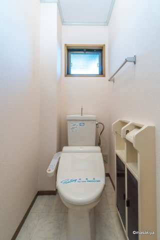 セローハウスのトイレ|トイレ　ウォシュレット付き。