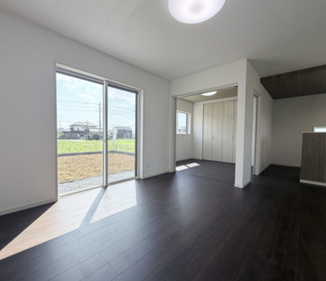 【居間・リビング】 | ワイウッドコート鴻巣市境第1期　新築戸建　全8棟　4号棟