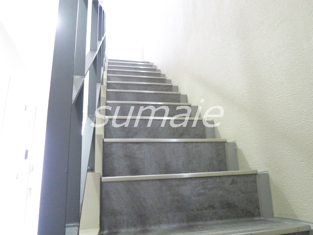 blue Palette赤羽のロビー|お二階への階段です♪