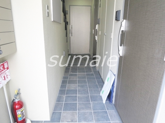 blue Palette赤羽のエントランス|タイル張りのエントランス♪