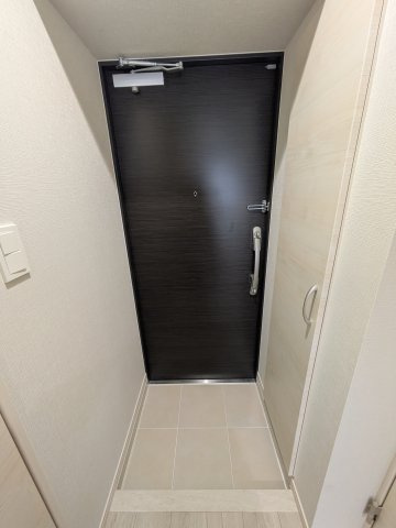 足立区西加平２丁目の賃貸マンションの玄関