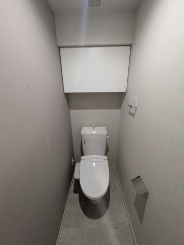 足立区西加平２丁目の賃貸マンションのトイレ